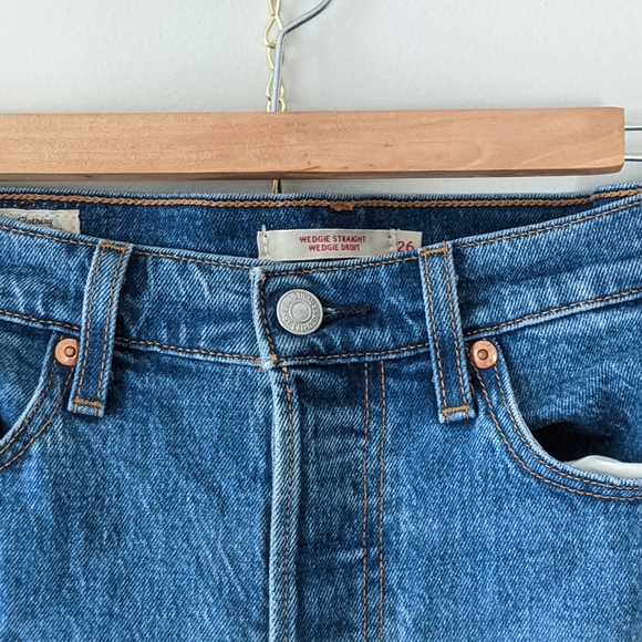 Levi's wedgie straight jeans. Size 26. - Picture 5 of 5